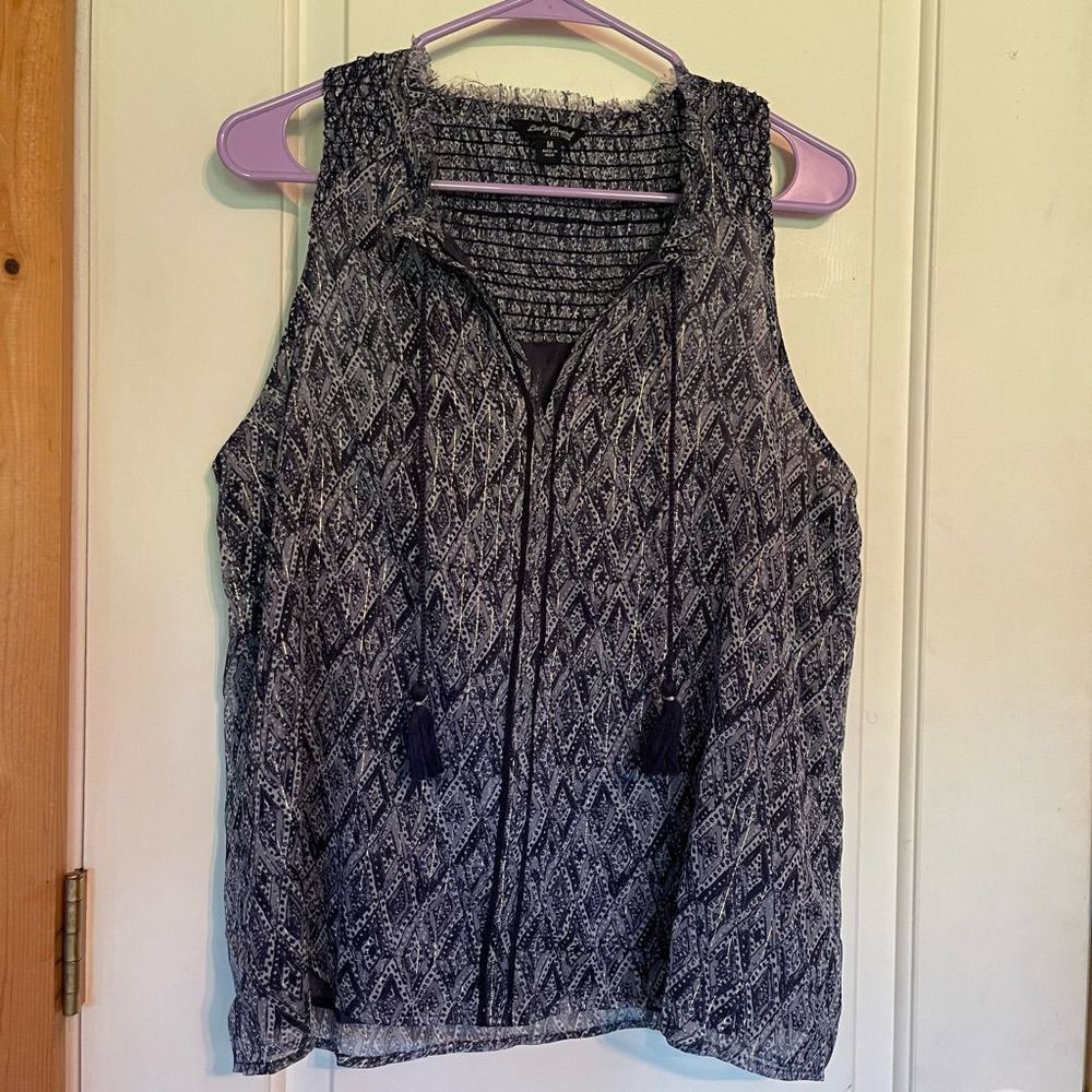 Lucky Brand Womens top M
Sheer sleeveless 
Light weight